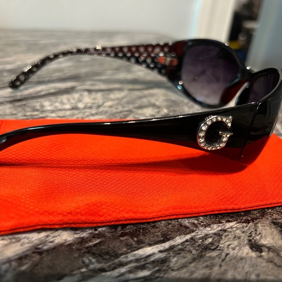 Guess Black Sunglasses with Red protective Pouch